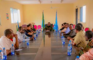 Madaxweynaha Jubbaland oo kulan looga hadlay amniga la yeeshay maamulka degmada Afmadow