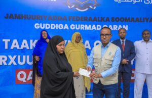 Qaar kamid ah qoysaska Dadkooda ku dhintay weerarkii Liida oo lagu wareejiyay min $2,000