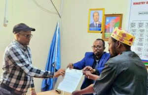 Wasaaradda Caafimaadka KG oo kaarka shaqaalinimo guddoonsiisay Garsoore Maldiini