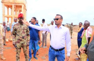 Maamulka degmada Baydhabo oo wada mashruucyo lagu horumarinaayo degaanka Barwaaqo oo ka tirsan Baydhabo