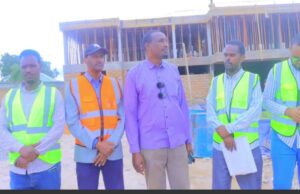 Mas’uulin katirsan wasaaradda howlaha guud KG oo kormeeray dhismiyaal loogu talagalay qaar kamid ah Wasaaradaha KGS.