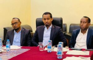 Kulan ay yeesheen Masuliyiinta Wasaaradda Gaadiidka Dowladda Gobaleedka Koonfur Galbeed Iyo qaar kamid ah siyaasiyiinta Beelaha ay iskala tirsan yihiin matalaadda