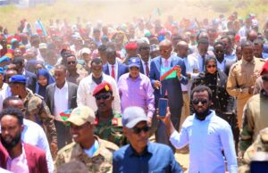 Laftagareen oo Kulan wadatashi ah Baydhabo ugu yeeray Xildhibaannada ku metala Dowladda Federaalka