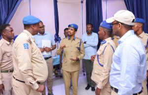 Sawiro:-Xildhibaan Xasan Firimbi oo Dacwad laga Gudbinaayo Kadib Markii uu Feeray Askari ka tirsan Booliska