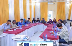 Sawiro:-Qaar kamid ah wariyaasha Magaalada Baydhabo oo Maanta loo furey tababar ku saabsan ka waramidda arimaga Degeenka.