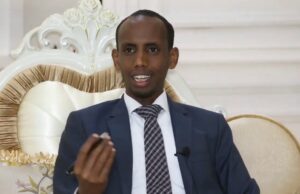 Xildhibaan Xasan Cabdi Ismaaciil oo raalligelin ka bixiyay askari uu ku feeray xarunta Baarlamaanka