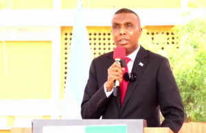 RW Xamsa Cabdi “Axmed Madoobe ma haysto sharciyad waxaana uga digayaa in uu adeegsado awood Ciidan”