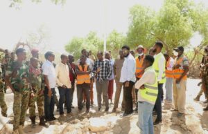 Wasiiro Katirsan Dowlada KGS Ayaa Kormeer Guud Ku Sameeyey Dhismaha Waddooyinka Degmada Xuddur.