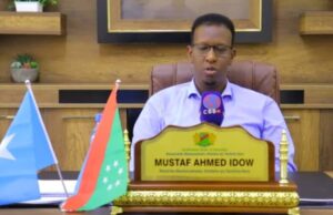 Daawo;-Wasiirka Waxbarashada KGS Mustaf Axmed Iidow Oo Hambalyeeyay Sannad Guurrada 1aad Ee Warbaahinta