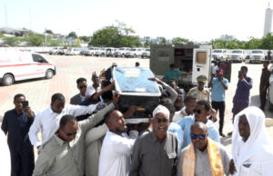 AUN Meydka Sheekh Muuse Cadde oo salaada Janaasada lagu tukaday iyo madax ka qayb gashay