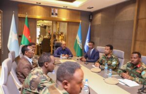 Madaxweyne Xasan Sheekh oo kulan la qaatay Saraakiisha Ciidamada qalabka sida