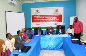 Wasaarada xanaanada xoolaha koonfur galbeed ayaa magaalada Baydhabo ku Daah-furtey kulan ku saabsanaa ololaha daaweynta xoolaha.