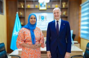 Maxay ka wada hadleen Safiirka UK Ingiriiska ee Soomaaliya Iyo Wasiirka Qoyska ee XFS?