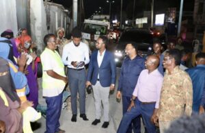 Maxeey ku Soo Arkeen waddooyinka Caasimada. Wasiir Fartaag iyo Gudoomiye Amiir.