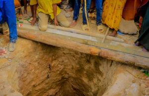 Sawiro;Labo qof oo dhimatay kadib markii ay sacado badan ku jireen ceel ku yaala Baydhabo.