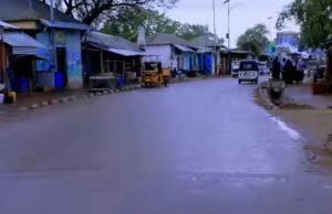 Waaxda Caafimaadka iyo fayadhowrka Degmada Baydhabo oo wada olole nadaafadeed oo lagu furaayo kanaalada qaada biyaha wadooyinka magaalada Baydhabo.