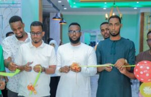 Maqaaxi Cusub laga hirgeliyey Magaalada Baydhabo Oo Xariga laga jarey