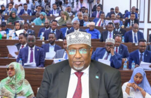 Tiro ka badan 100 xildhibaan oo sheegay inay mooshin kawadaan Guddoomiyaha Golaha Shacabka