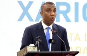 RW xamse oo daah furay Hirgelinta Siyaasadda Qaran ee Darajooyinka iyo Mushaaraadka Shaqaalaha Rayidka