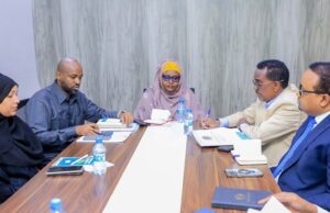 Wasiirka Arrimaha Gudaha oo Su’aalo laga weydiiyay Sharciga Barakacayaasha ee horyaala Baarlamaanka