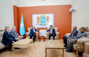 Wafdi ka socda Ruushka oo kulamo la leh Madaxda sare ee dalka.