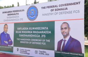 Wasiirka cusub ee Wasaaradda Gaashaandhiga oo xilka la wareegay.