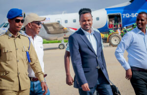 Sawiro;-Gudoomiye Watiin oo Baydhabo dib ugu soo laabtey kadib safar muhiim ahaa oo uu Itoobiya ku tagey.