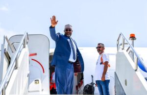 Aadan madoobe oo safar u ambabaxay xili buuq uu hareeyay golaha