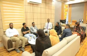 Wasiirka shaqada XF iyo dhalinyarada oo kulan wada yeeshey.