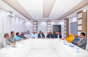 Gogoshii uu fidiyay Madaxweyne Xasan Sheikh oo loo qaaday tallaabadii ugu horaysay.