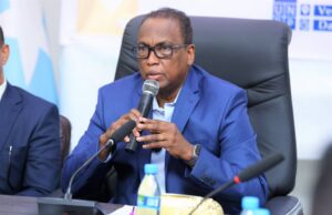 Sawiro;- Ku Simaha Madaxweynaha ahna Gudoomiyaha Baarlamaanka KGS Dr Ali Said Fiqi ayaa Furey Madasha Kulanka Agaasimiyaasha Guud Dowladda Gobaleedka Koonfur Galbeed.