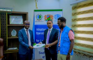 Sawiro;-Gudoomiyaha Degmada Baydhabo oo maanta si rasmi ah u saxiixay Habraaca diiwaangelinta dhulka ee Degmada Baydhabo.