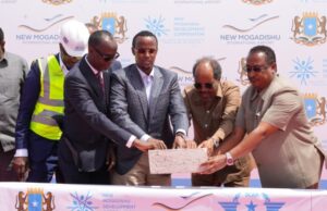 Madaxweyne Xasan Sheekh oo dhagax dhigay garoonka casriga ah ee Muqdisho