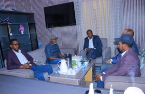 Sawiro;-Gudoomiyaha Barlamaanka KGS ayaa booqadey xarunta wasaaradda xanaanada Xoolaha, Dhirta iyo Daaqa Koonfur Galbeed .