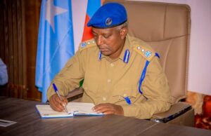 Sawiro;- Shir ku saabsan Sugidda Amniga & wada-shaqeynta Booliska iyo Bulshada ayaa ka Dhacay Magaalada Baydhabo.