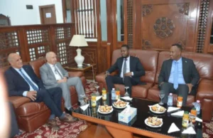 Wasiirka Shaqada iyo Arrimaha Bulshada oo lagu soo dhaweeyay Aljeeriya