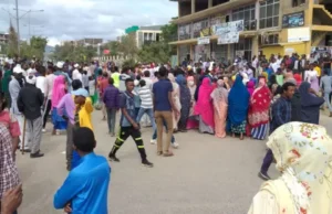 Shacabka dalka Koofurta Kuuriya oo maanta u dareeraya goobaha codbixinta.