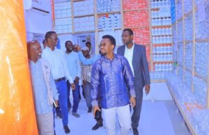 Sawiro:-Wasiirka caafimaadka koomfurgalbeed ayaa kormeeray kormeer shaqo ku tagay isbitaalka Gobolka Bakool ee degmada Xudur.