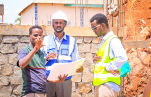 Wasiirka Wasaaradda Howlaha Guud KGS oo maanta kormeer shaqo ku tagay qaar ka mid ah goobaha ay ka socdaan dhismeyaasha muhiimka ah ee magaalada Baydhabo.