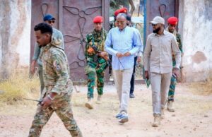 Madaxweyne Laftagareen oo Xudur Kula Kulmay Mas’uuliyiinta iyo Odayaasha Dhaqanka Gobolka Bakool.