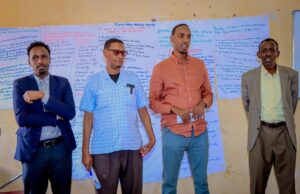 Sawiro;-Masuuliyiin ka socday Wasaaradda Waxbarashada XFS oo kormeeray xarunta lagu tababaro macallimiinta Qaranka ee Magaalada Baydhabo.