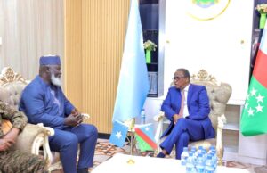 Ku-simaha Madaxweynaha ahna Gudoomiyaha Golaha Wakiilada Dowlada KGS oo xafiiskiisa ku qaabilay wafdi uu hogaaminaayo Wakiilka Midowga Afrika ee Soomaaliya.