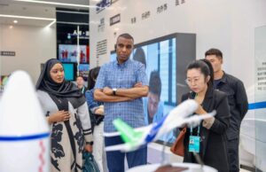 R/wasaare Xamsa oo tagay xarunta Warshadaha Tamarta iyo Kiimikada ee Ningdong, Ningxia.