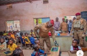 MW Burkina Faso oo Mushaarkiisa ugu deeqay Agoonta & Carruurta Darbi-jiifka ah