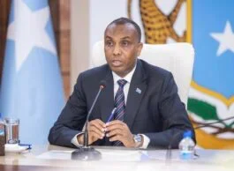 R/wasaare Xamsa oo khubad ka jeedinaya shir ka Shiinaha.