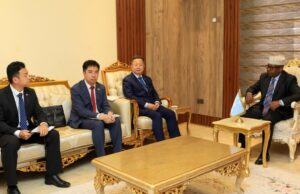 Wasiir Fiqi oo la kulmay Safiir Shiinaha