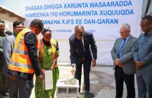 R/Wasaare Xamsa ”ayaa maanta dhagax-dhigay xarunta Wasaaradda Waxbarashada.