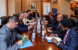 Madaxweyne Xasan Sheekh oo kulan la qaatay madax ka tirsan dowladda Mareykanka