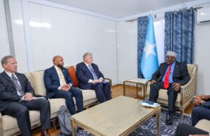 Safiirka Mareykanka oo gudoomiyaha golaha shacabka kala hadlay howlaha horyaala BFS?