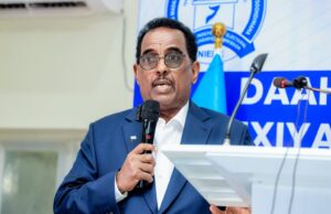 Wasiir Cali Xoosh “Waxa aan Shacabka dhammaan ugu baaqayaa in ay si buuxda uga qayb qaataan diiwaangelinta codbixiyaha”